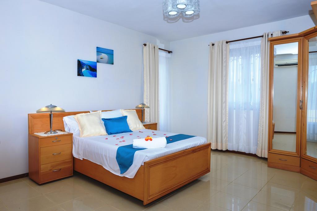 Sunset Villa Flic en Flac Exterior photo